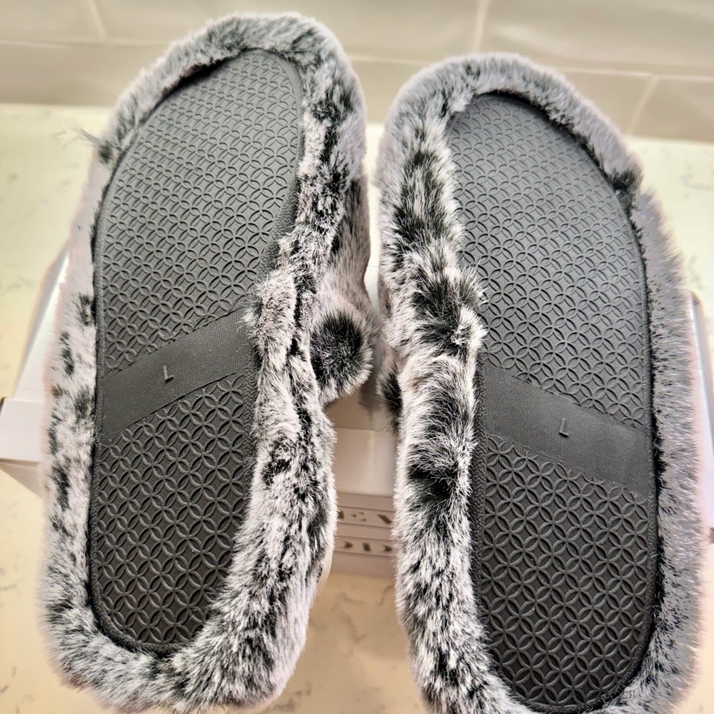 Steve Madden Charcoal Faux Fur Women's Slippers - Picture 3 of 5